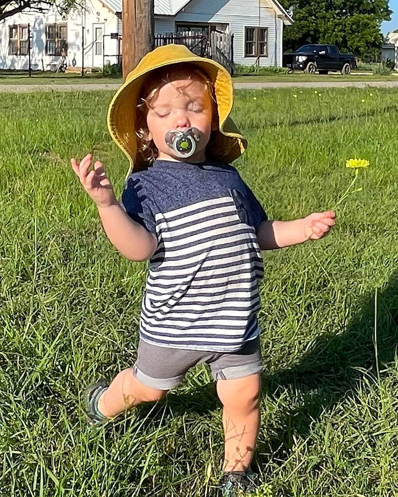 Killian is registered to the contest to win money with this photo: baby, baby_toddler_clothing, finger, grass, grass_family, grassland, hand, happy, hat, lawn, meadow, pattern, people_in_nature, person, personal_protective_equipment, plant, prairie, sleeve, summer, sun_hat