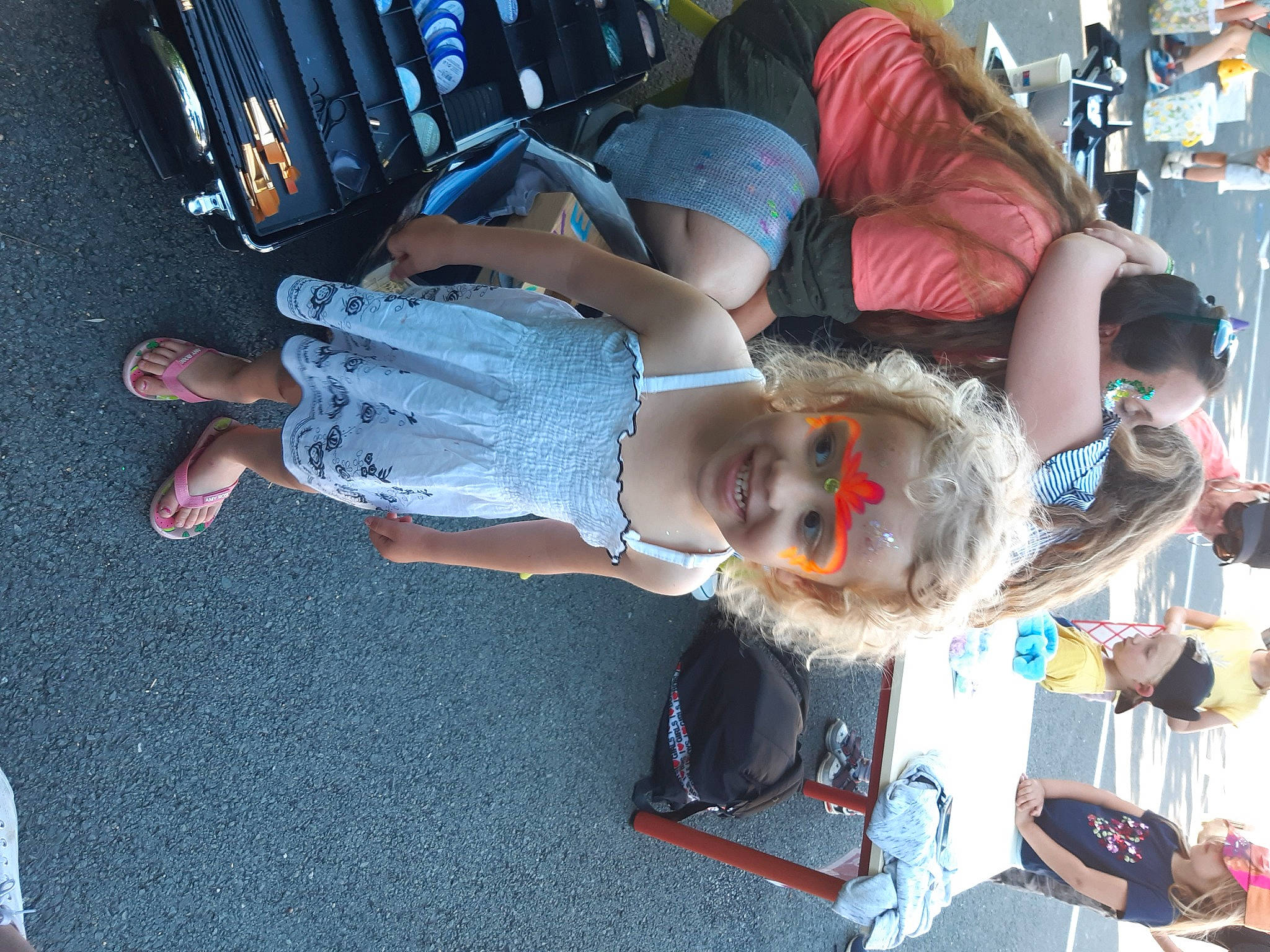 Ohana participe au concours pour gagner de l'argent avec cette photo : child, event, fun, hat, headwear, human_leg, joy, knee, person, thigh, toddler, walking_shoe