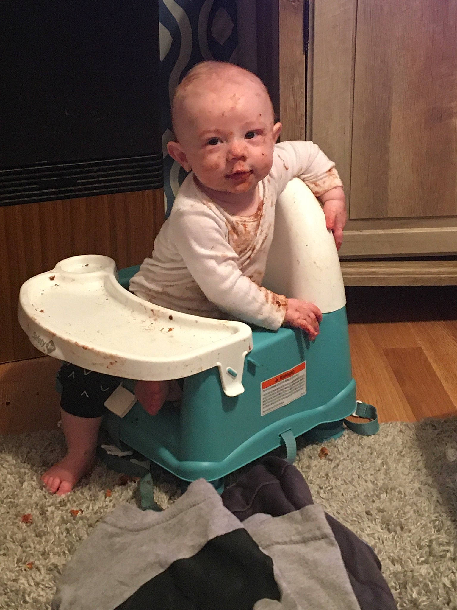 Rick is registered to the contest to win money with this photo: baby, child, person, sitting, toddler