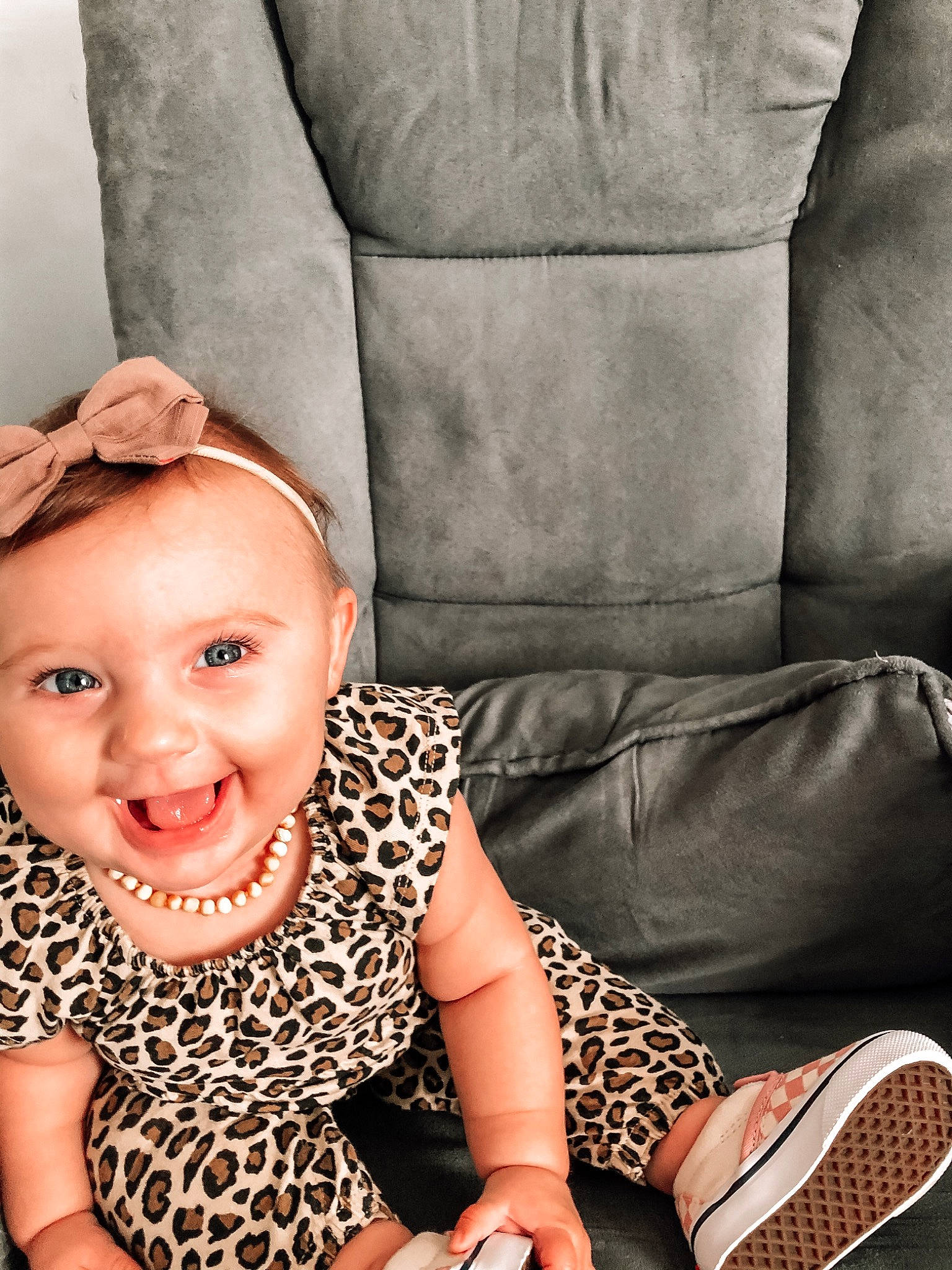 Lira is registered to the contest to win money with this photo: arm, beauty, black, comfort, couch, flash_photography, flooring, happy, human_body, human_leg, joy, leg, leisure, neck, person, photograph, smile, t_shirt, textile, thigh