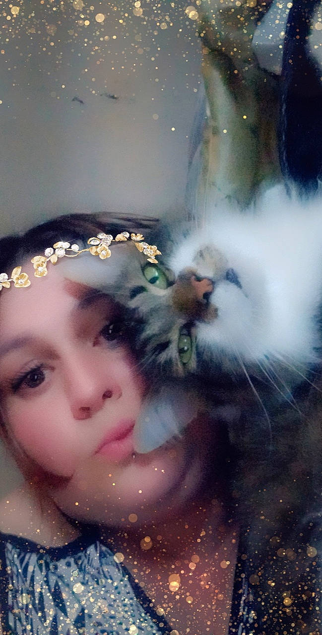 Doudou Et Simba participe au concours pour gagner de l'argent avec cette photo : cg_artwork, child, eyelash, fashion_accessory, feather, flash_photography, fountain, fun, grass, happy, headpiece, lens_flare, people_in_nature, reflection, skin, sky, smoke, sunlight, toddler, winter