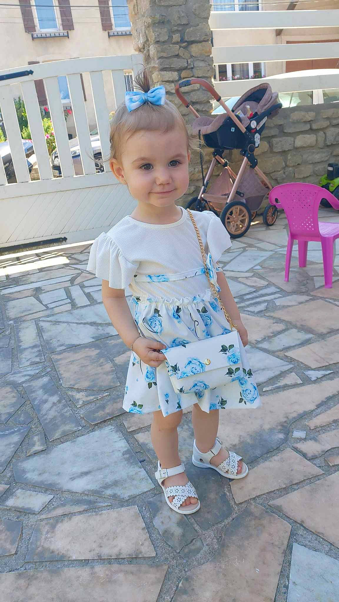Adixia a rejoint le concours — aidez-le/la à gagner de superbes lots ! baby, baby_toddler_clothing, beauty, chair, child, electric_blue, event, fun, happy, joy, leisure, pattern, person, pink, sandal, sleeve, smile, snapshot, standing, summer