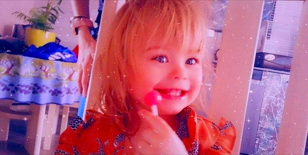 Rose participe au concours pour gagner de l'argent avec cette photo : bangs, blond, brown_hair, cheek, child, event, eyelash, fun, happy, hime_cut, iris, joy, leisure, lip, magenta, peach, person, pink, recreation, smile