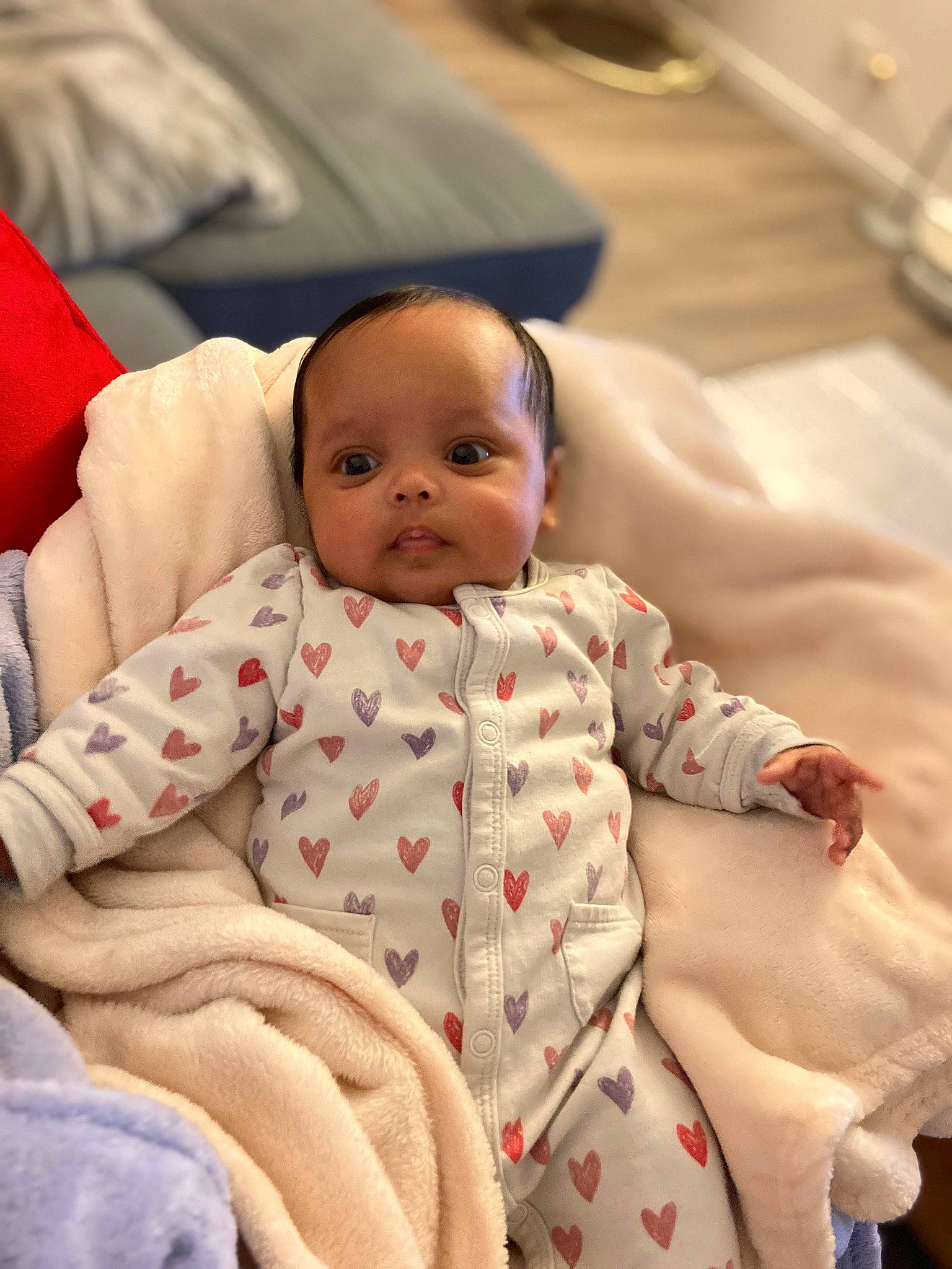 Erza a rejoint le concours — aidez-le/la à gagner de superbes lots ! baby, baby_safety, baby_sleeping, baby_toddler_clothing, beauty, cheek, child, comfort, event, eye, face, head, human, linens, people, person, product, room, skin, sleeve