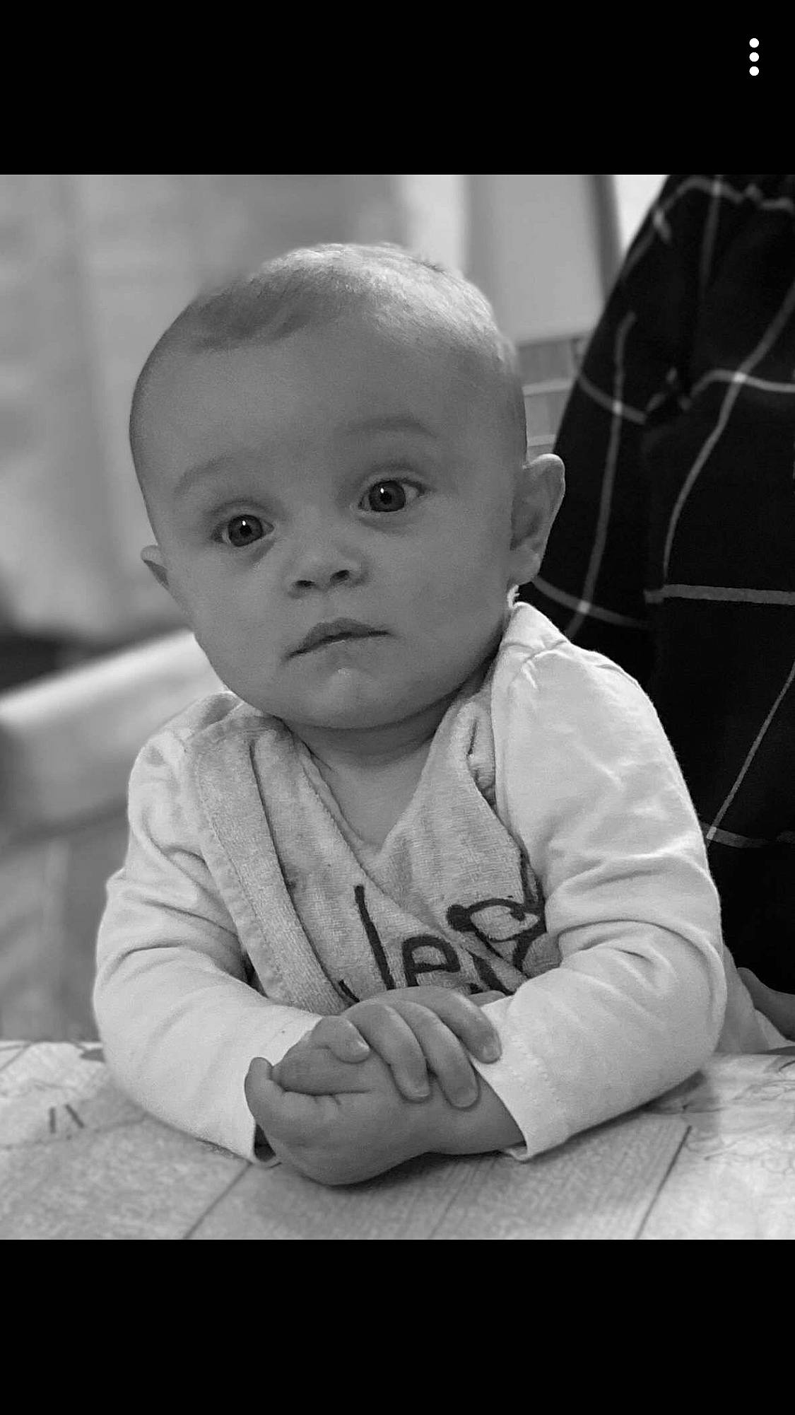 Maëlys a rejoint le concours — aidez-le/la à gagner de superbes lots ! baby, black, black_and_white, cheek, child, eye, face, head, monochrome, monochrome_photography, person, photograph, photography, portrait, portrait_photography, sitting, skin, smile, stock_photography, style