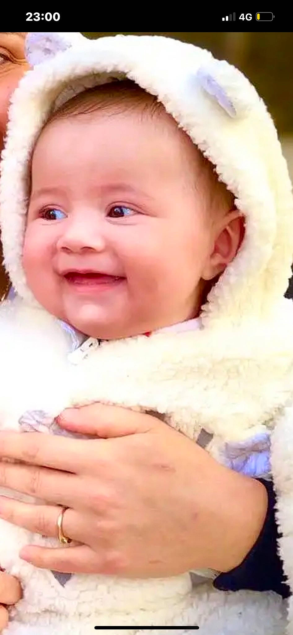 Chaden a rejoint le concours — aidez-le/la à gagner de superbes lots ! baby, baby_toddler_clothing, cheek, chin, eye, eyebrow, facial_expression, finger, flash_photography, gesture, happy, headgear, iris, joy, lip, nose, outerwear, person, pink, skin