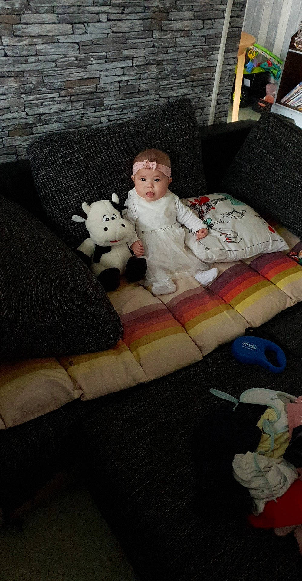 Kierra participe au concours pour gagner de l'argent avec cette photo : bed, child, couch, day, flooring, fun, furniture, girl, headwear, house, mammal, person, play, product, room, sitting, table, textile, toddler, vertebrate