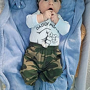 Bastien participe au concours pour gagner de l'argent avec cette photo : baby, baby_accessory, baby_garment, blue_blanket, camouflage_clothing, child, clothing, crib, cute, expression, face, fingers_in_mouth, hand, hat, infant, lying_down, onesie, portrait, soft_texture, wide_eyes