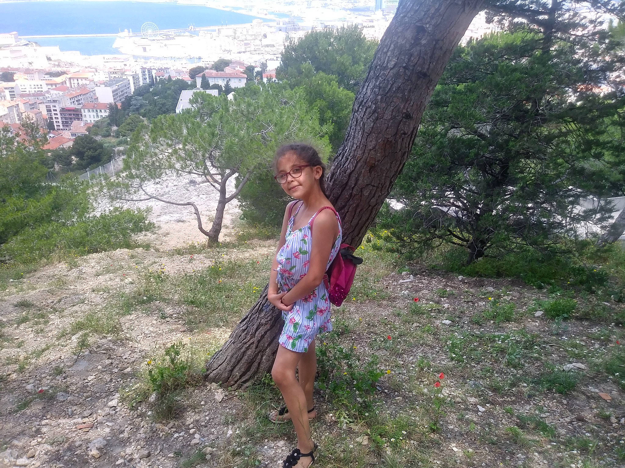 Maram participe au concours pour gagner de l'argent avec cette photo : adventure, fun, hill, landscape, leisure, mountain, person, plant, plant_community, recreation, summer, tourism, trail, tree, vacation, walking, wilderness