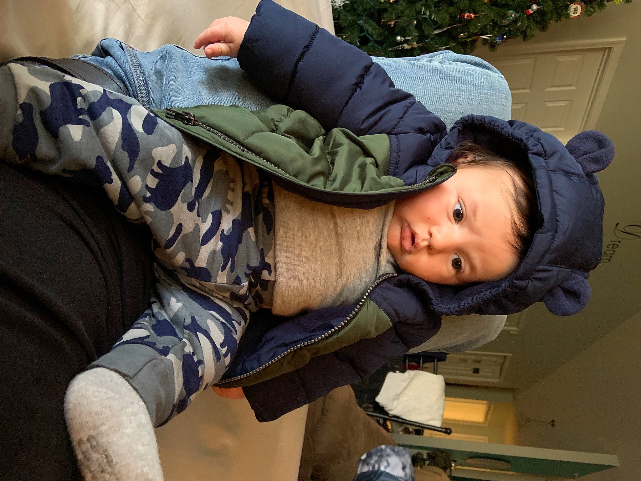 Randy is registered to the contest to win money with this photo: baby_toddler_clothing, christmas, christmas_decoration, christmas_eve, comfort, door, holiday, person