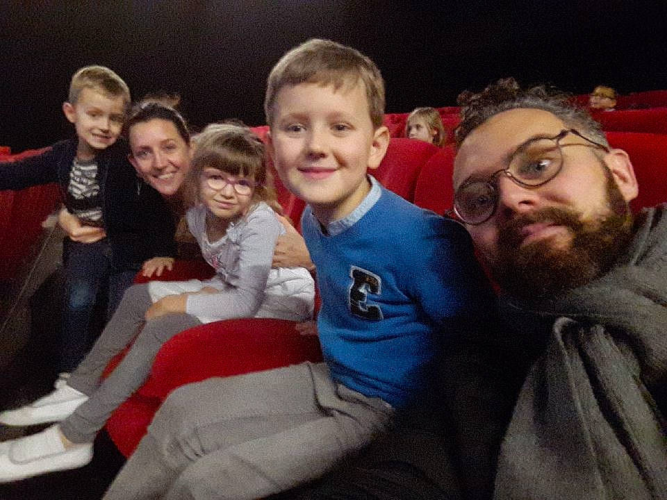 Lea participe au concours pour gagner de l'argent avec cette photo : family, fun, joy, people, person, product, smile, youth