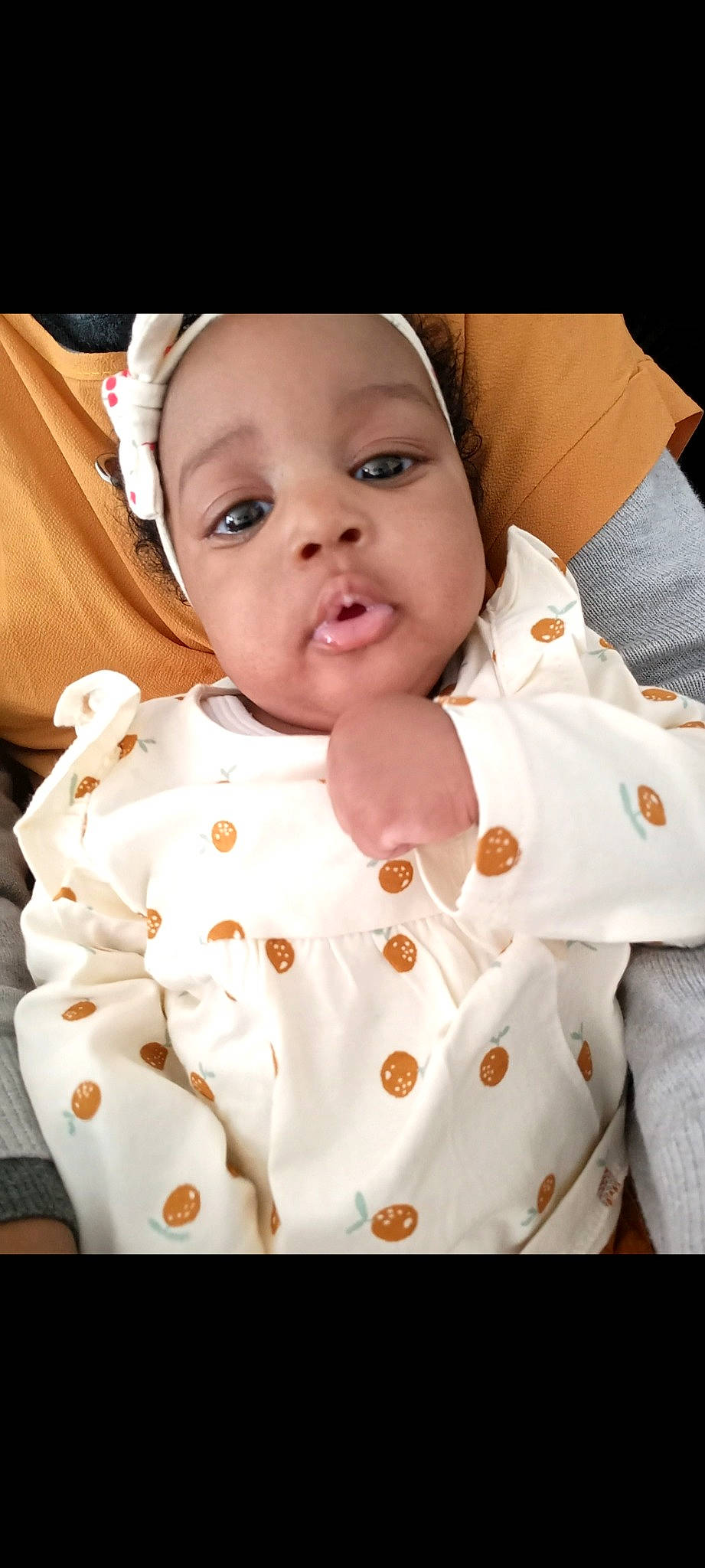 Diarry participe au concours pour gagner de l'argent avec cette photo : baby, baby_toddler_clothing, cheek, child, chin, collar, comfort, dress_shirt, eye, eyelash, face, happy, lip, nose, pattern, person, skin, sleeve, smile, t_shirt