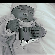 Eden participe au concours pour gagner de l'argent avec cette photo : newborn, baby, infant, sleeping, cozy, hat, clothing, cute, animal_print, blanket, hand, face, portrait, indoors, soft, peaceful, resting, child, apparel, newborn_clothes