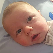 Milhan a rejoint le concours — aidez-le/la à gagner de superbes lots ! baby, infant, face, closeup, expression, eyes, mouth, skin, head, person, soft, light, indoors, curious, newborn, clothing, blanket, lying, cute, adorable