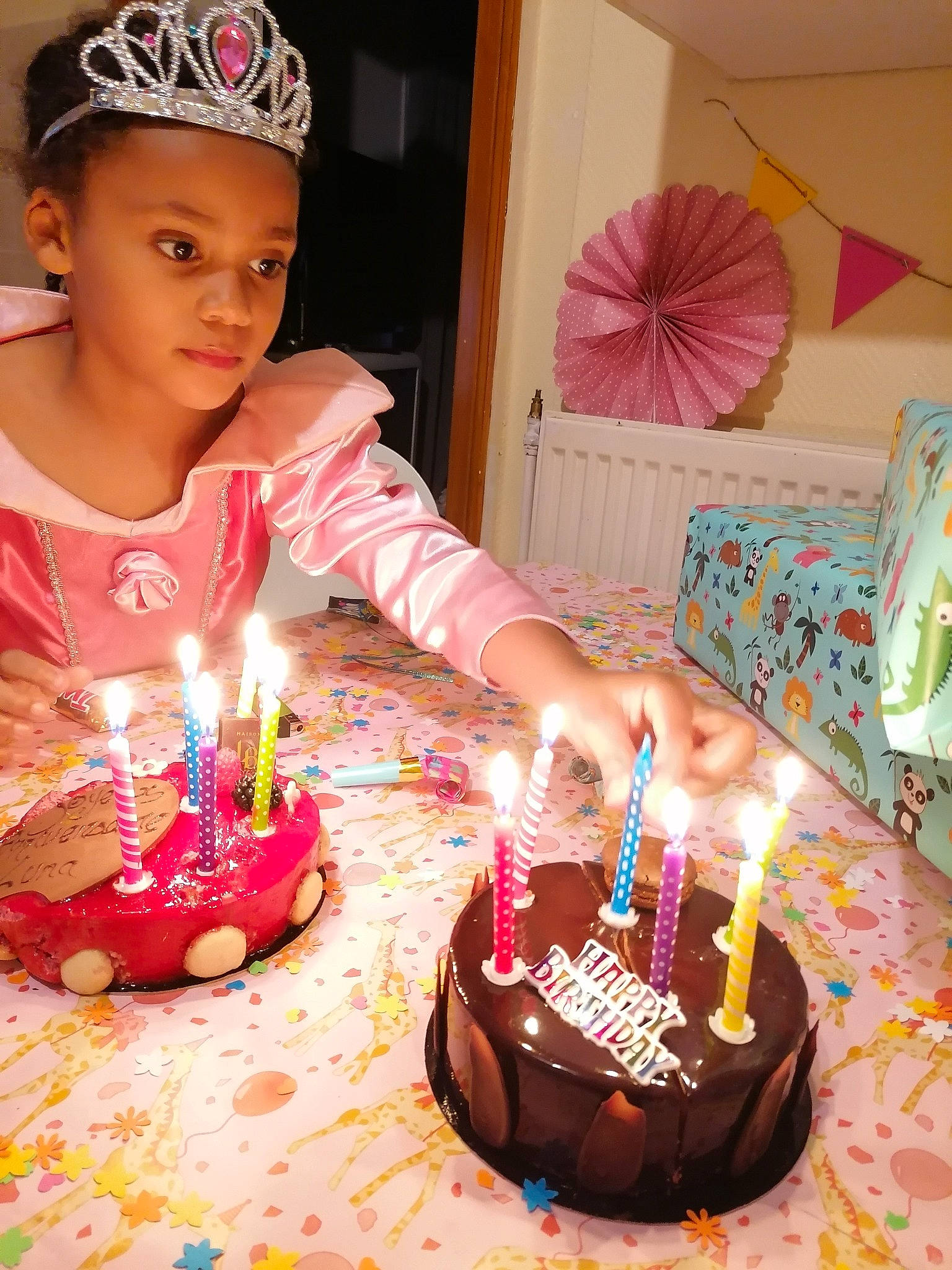 Luna a rejoint le concours — aidez-le/la à gagner de superbes lots ! baked_goods, birthday, birthday_cake, birthday_candle, birthday_party, buttercream, cake, cake_decorating, cake_decorating_supply, candle, cuisine, dessert, event, food, headwear, lighting, person, sugar_cake, sugar_paste, sweetness