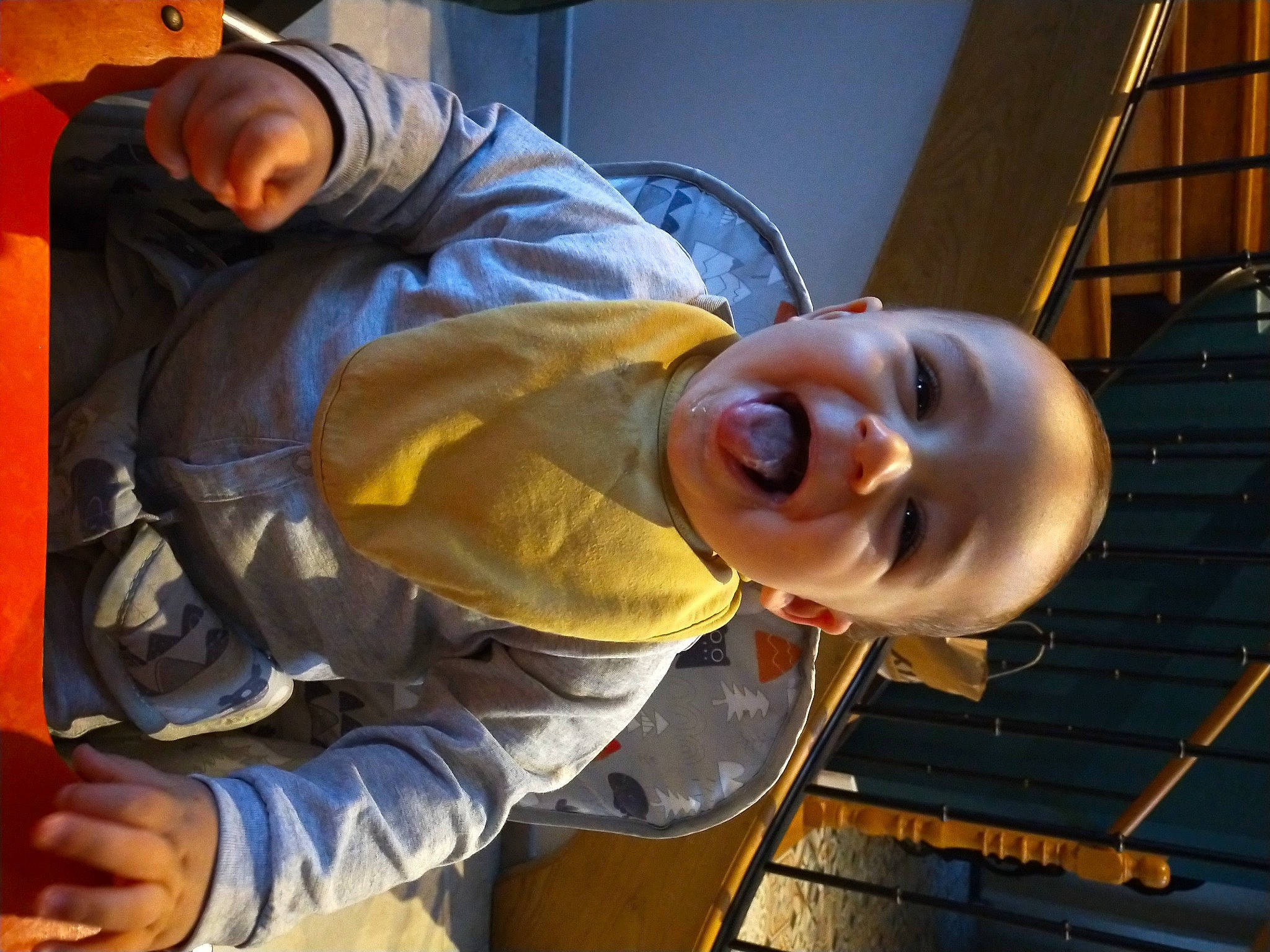 Diego a rejoint le concours — aidez-le/la à gagner de superbes lots ! baby, child, fun, happy, hat, leisure, mouth, orange, person, smile, toddler, wood