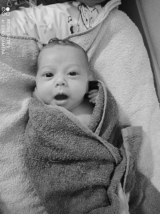 Zya a rejoint le concours — aidez-le/la à gagner de superbes lots ! baby, black_and_white, cheek, chin, comfort, eye, eyebrow, face, grey, happy, head, headgear, iris, lip, mouth, nose, person, skin, smile, style