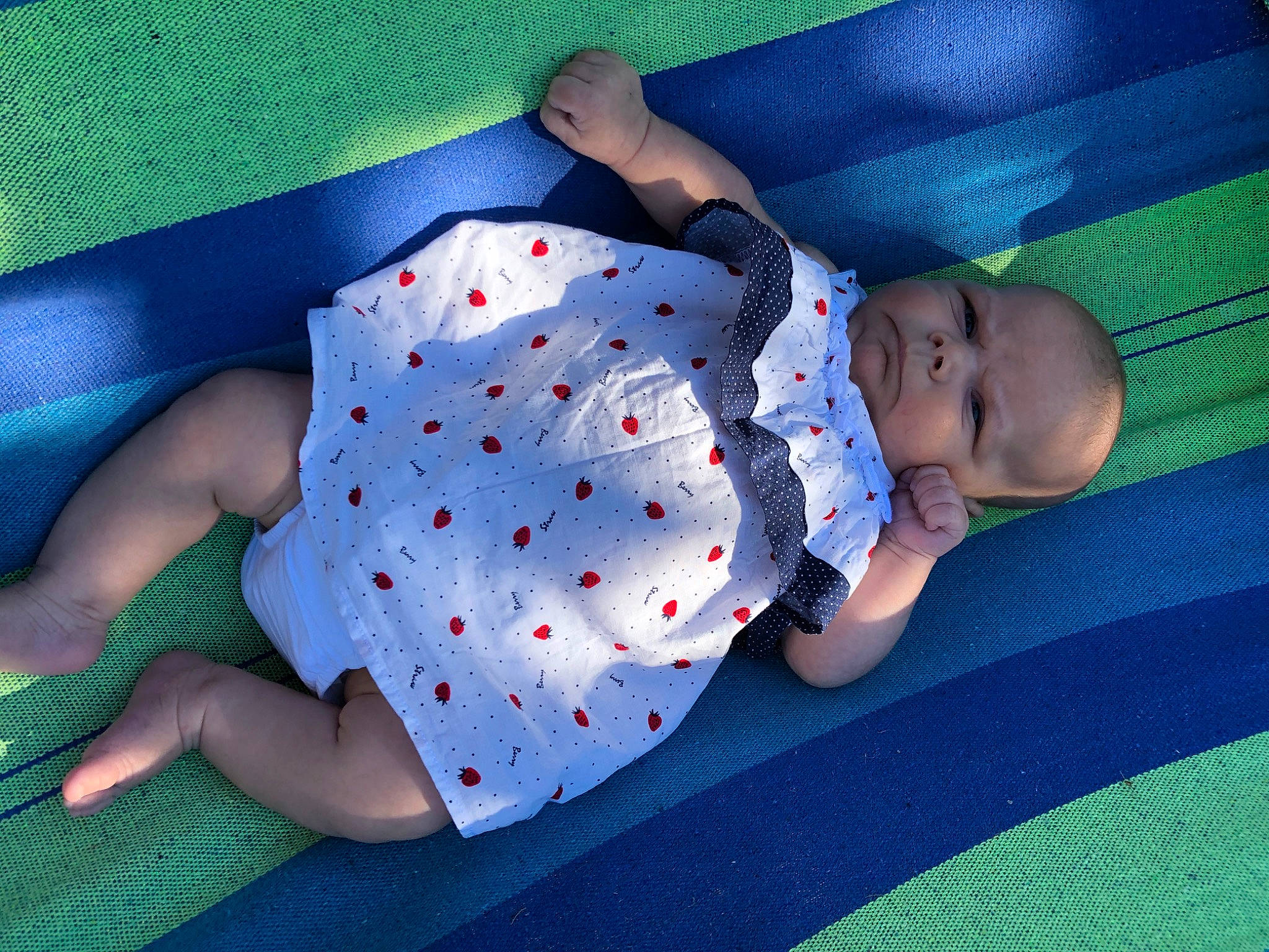 Heloise participe au concours pour gagner de l'argent avec cette photo : arm, baby, bedtime, child, fun, joint, leg, leisure, nap, neck, person, plant, play, sleep, textile, toddler