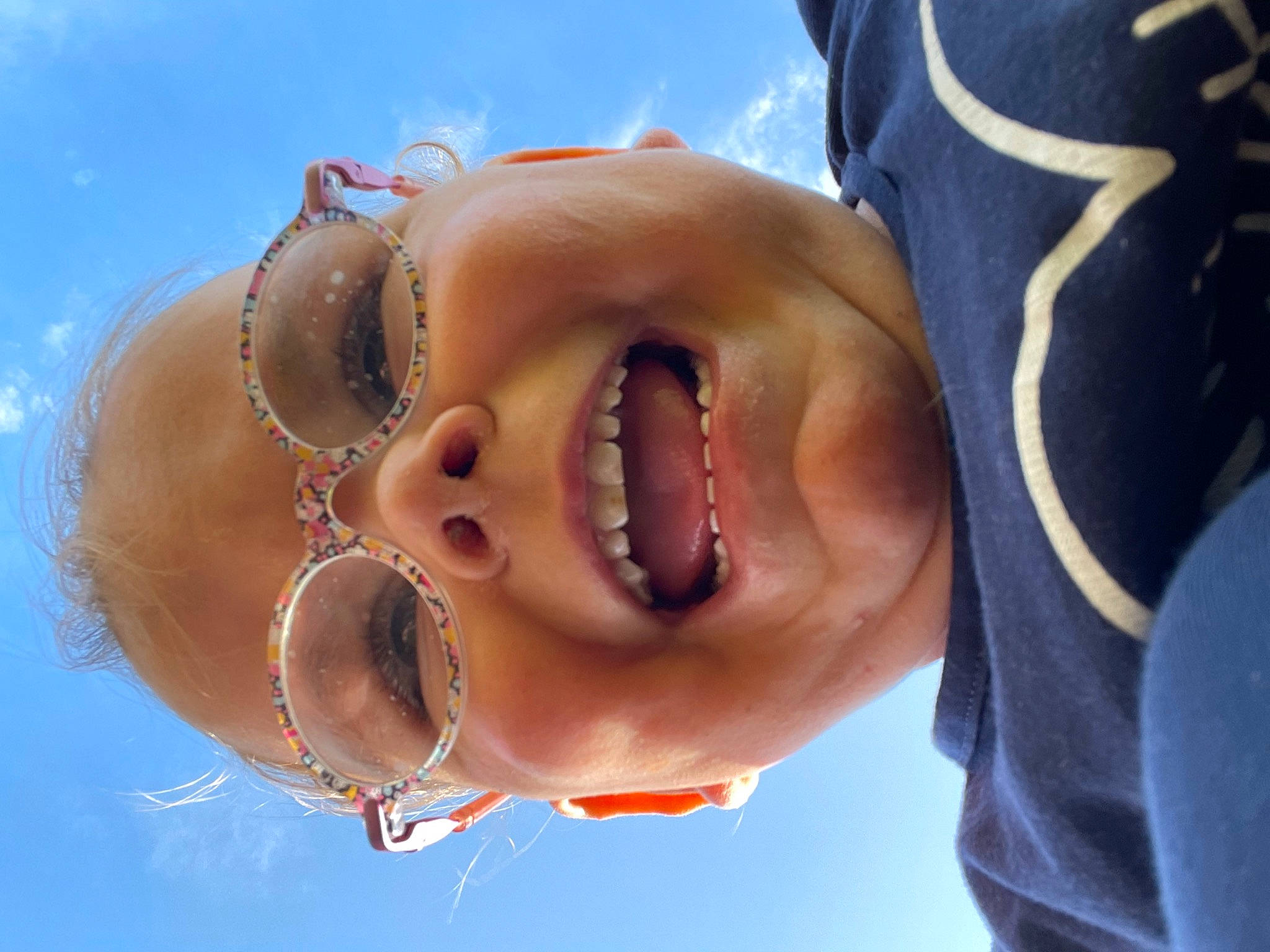 Héloïse a rejoint le concours — aidez-le/la à gagner de superbes lots ! cloud, eyewear, fun, gesture, glasses, goggles, happy, headgear, jaw, leisure, mouth, neck, nose, person, personal_protective_equipment, recreation, sky, smile, sunglasses, vision_care