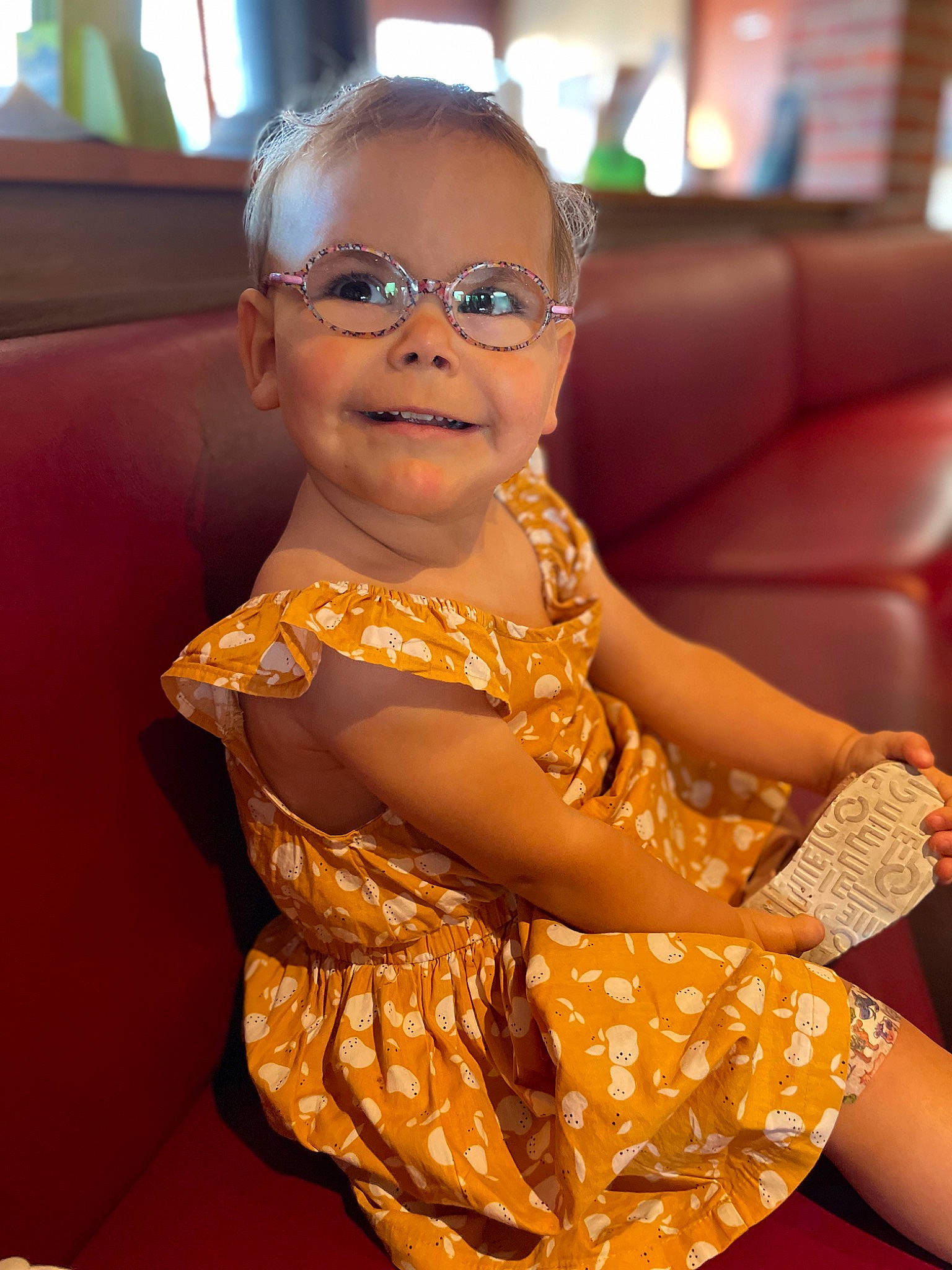 Héloïse participe au concours pour gagner de l'argent avec cette photo : child, event, eyewear, fashion_design, flash_photography, formal_wear, fun, goggles, happy, joy, leisure, person, sari, skin, smile, sunglasses, temple, thigh, toddler, tradition