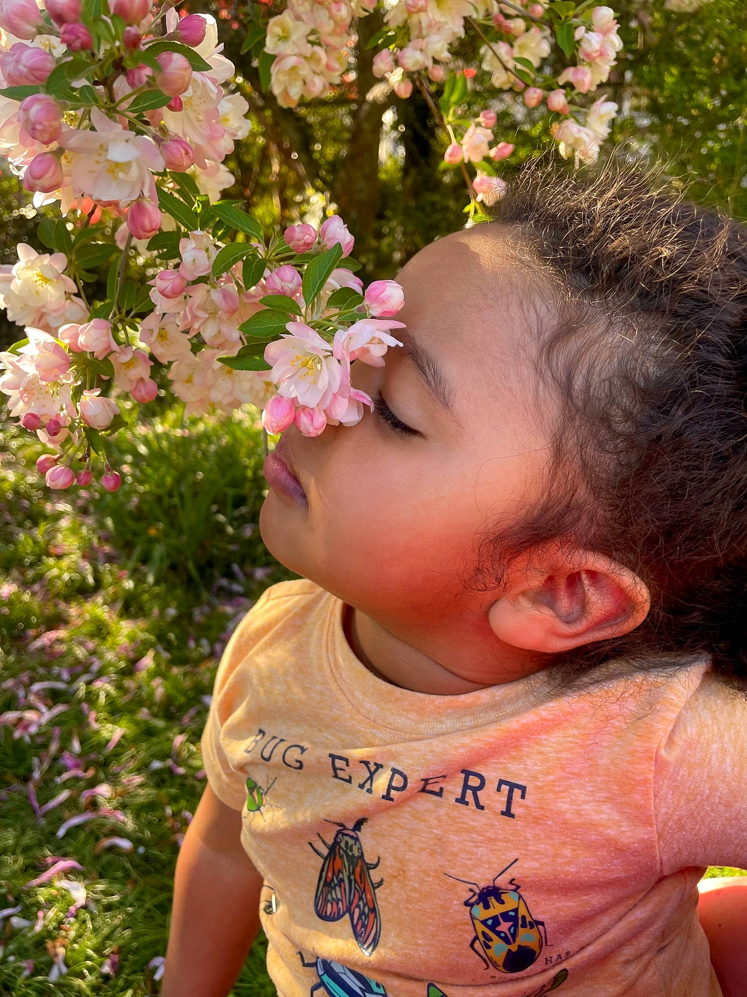 Koda is registered to the contest to win money with this photo: baby, baby_toddler_clothing, beauty, botany, child, flower, flowering_plant, grass, groundcover, happy, leaf, lip, nature, people_in_nature, person, petal, pink, plant, skin, summer