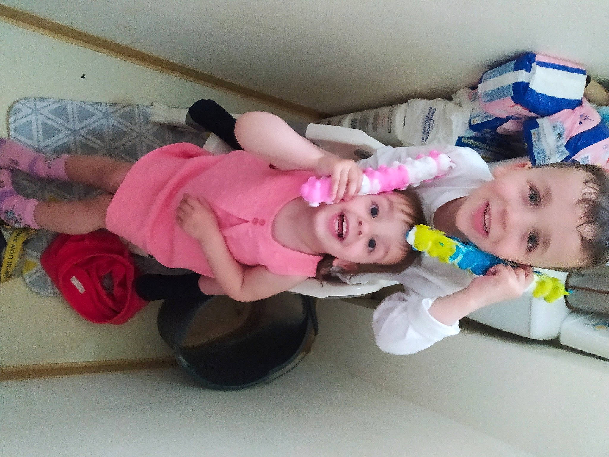 Klea a rejoint le concours — aidez-le/la à gagner de superbes lots ! baby, baby_laughing, baby_products, baby_safety, baby_toddler_clothing, child, comfort, fun, happy, joy, magenta, person, pink, room, sleeve, smile, thigh, toddler