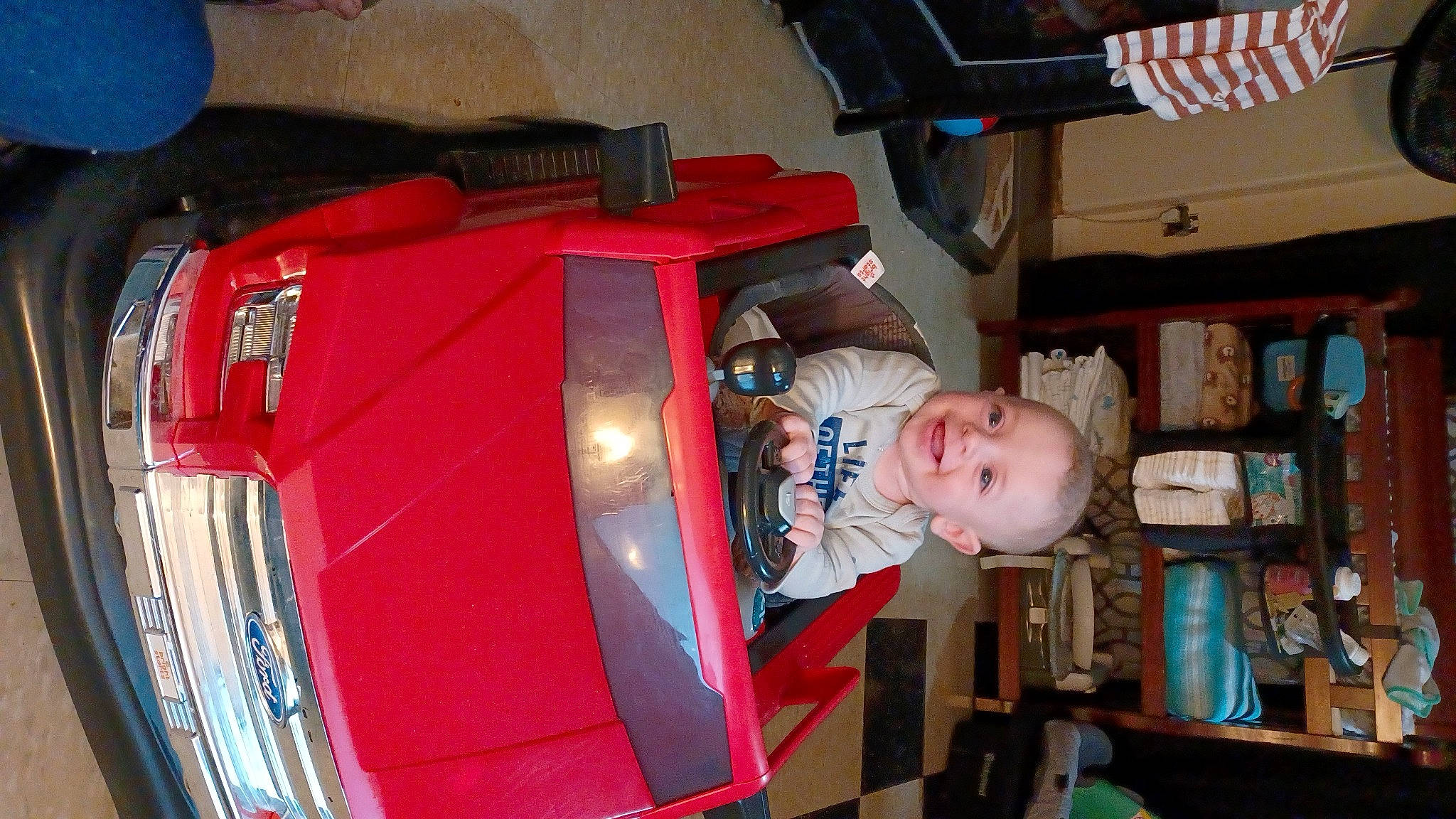 Vincent is registered to the contest to win money with this photo: auto_part, automotive_design, automotive_exterior, automotive_lighting, automotive_tail_brake_light, baby, bumper, car, child, family_car, flag, fun, hood, joy, luxury_vehicle, machine, motor_vehicle, person, toddler, trunk