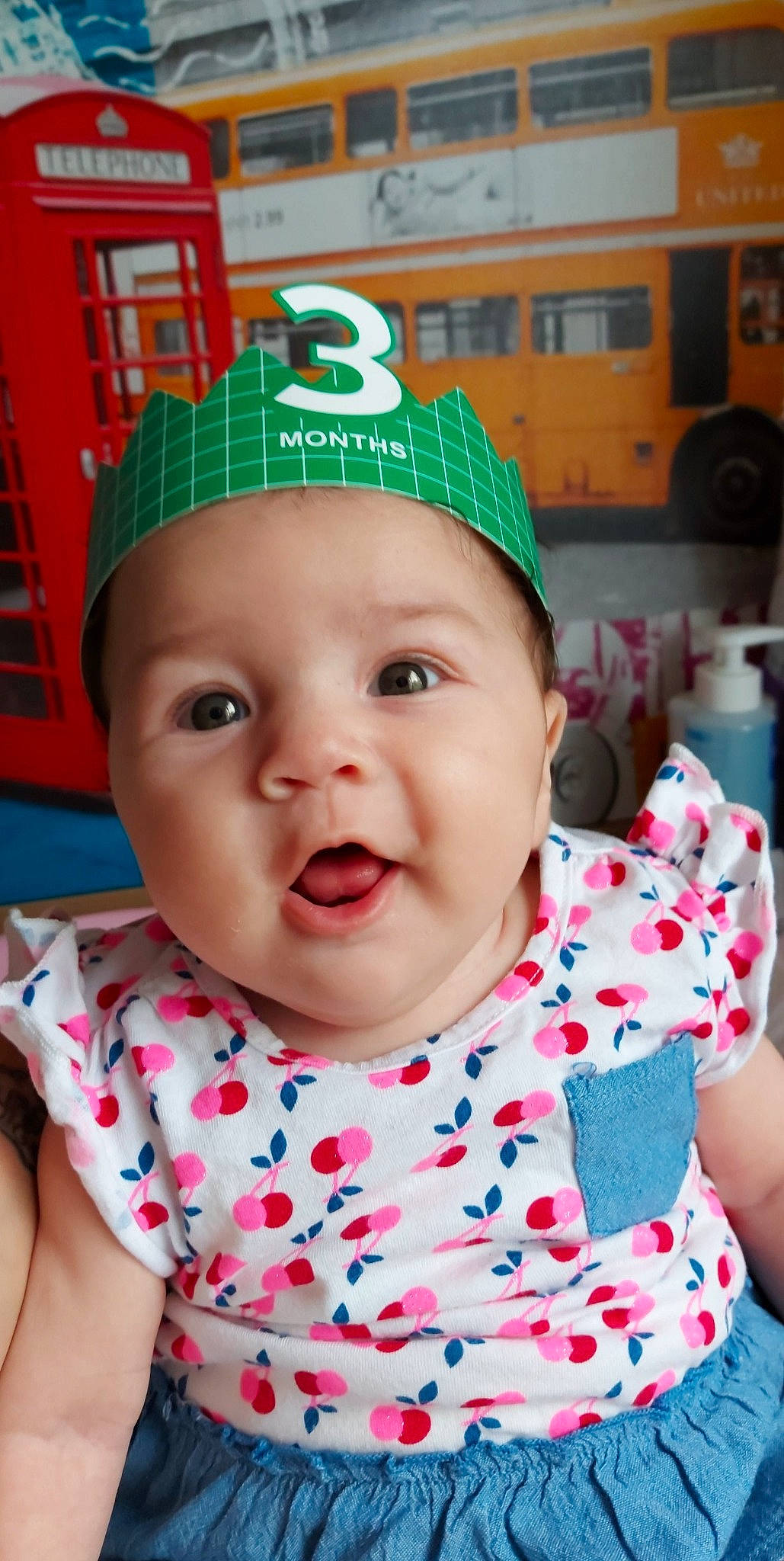 Kaïna a rejoint le concours — aidez-le/la à gagner de superbes lots ! baby, cap, cheek, child, face, facial_expression, headgear, headwear, lip, person, smile, toddler