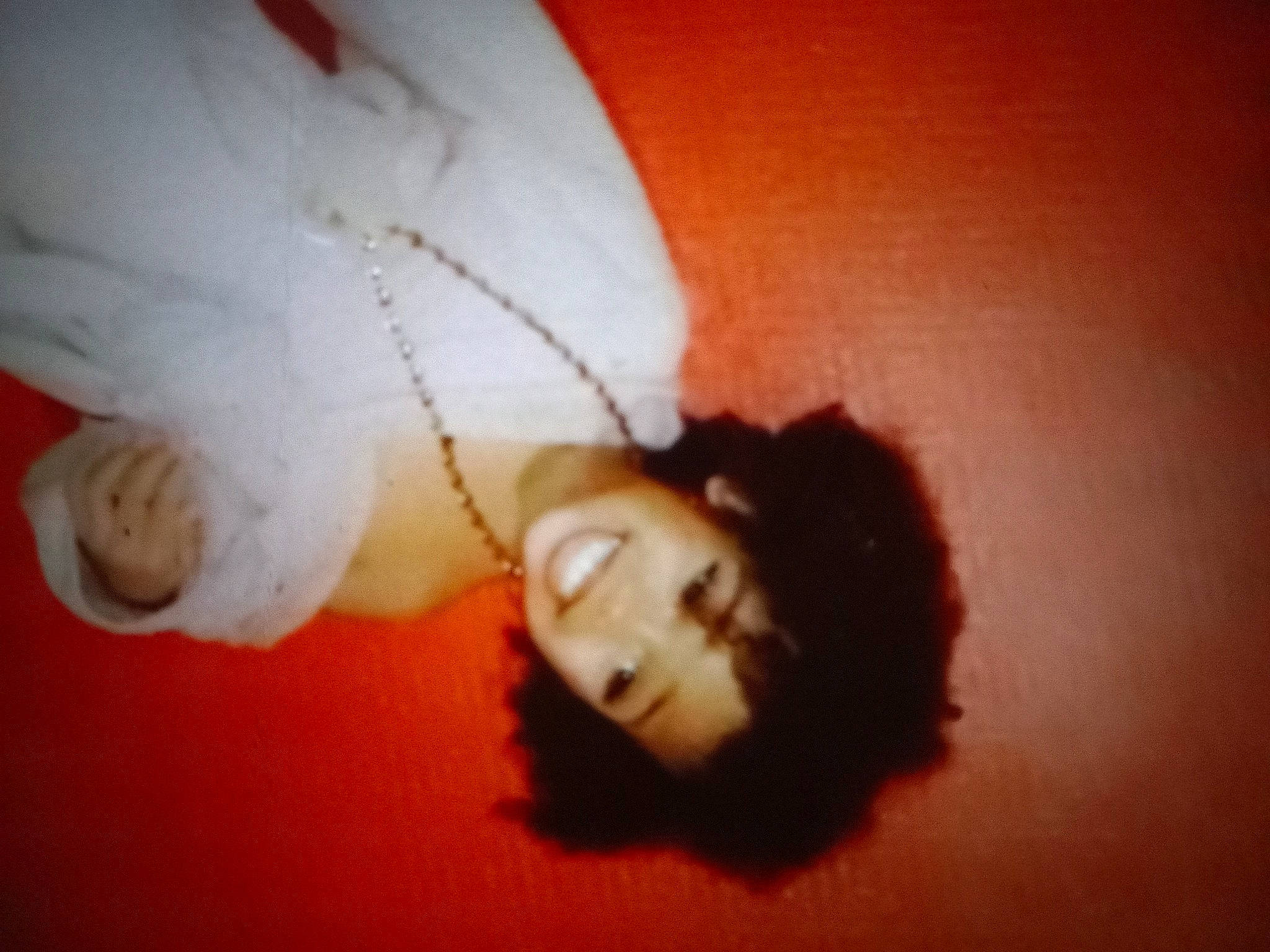 Logane participe au concours pour gagner de l'argent avec cette photo : beard, chest, cloud, dress, elbow, eyelash, facial_hair, flash_photography, fur, gesture, happy, human_body, jaw, joy, leg, long_hair, nose, person, smile, thumb