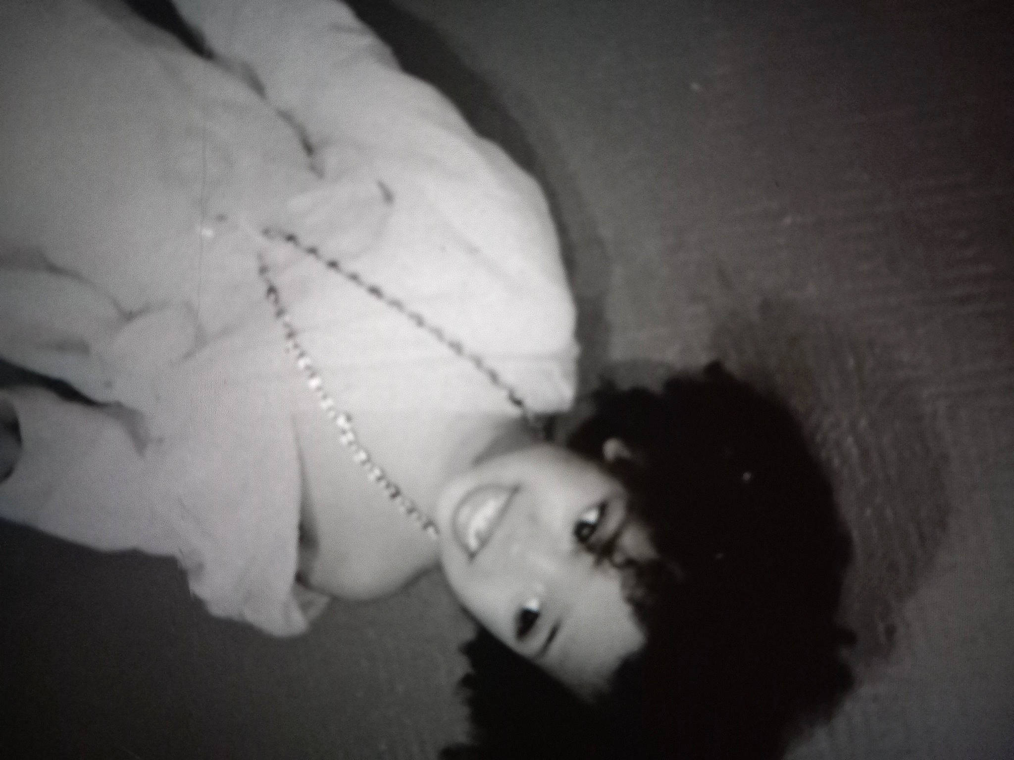 Logane a rejoint le concours — aidez-le/la à gagner de superbes lots ! arm, chest, cloud, darkness, elbow, eye, eyebrow, eyelash, eyewear, flash_photography, gesture, hand, human_body, human_leg, jaw, joy, lip, monochrome, monochrome_photography, person