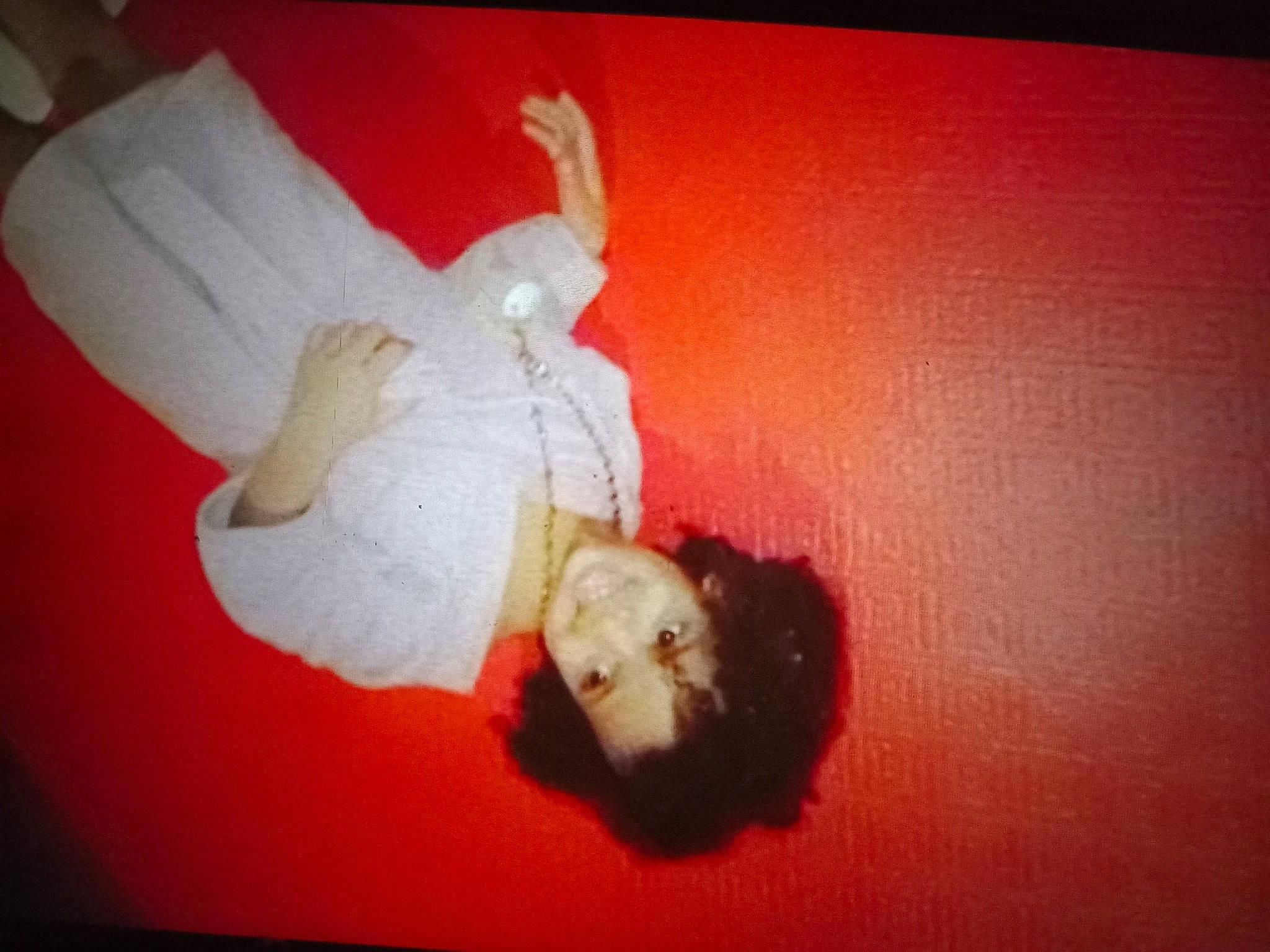 Logane participe au concours pour gagner de l'argent avec cette photo : animation, art, ceiling, display_device, flesh, font, fur, gesture, joy, paper, paw, person, room, space, square, still_life_photography, tail, visual_arts, wood, wrist