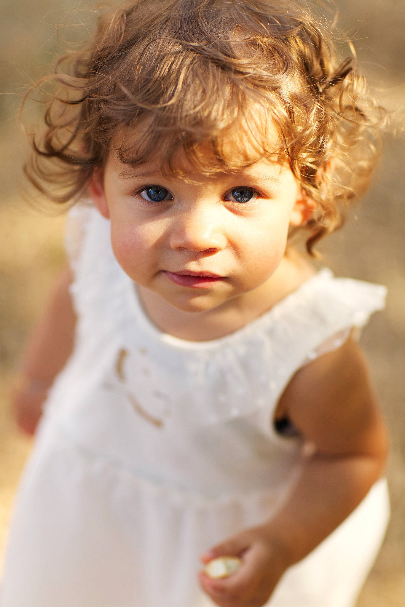 Loucya a rejoint le concours — aidez-le/la à gagner de superbes lots ! cheek, chin, dress, eye, eyelash, face, flash_photography, gesture, hair, hairstyle, happy, head, iris, lip, neck, nose, person, shoulder, skin, sleeve