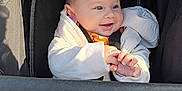 Rose a rejoint le concours — aidez-le/la à gagner de superbes lots ! baby, child, smiling, stroller, clothing, hands, face, blue_eyes, cute, infant, seat, sitting, cozy, happy, portrait, young, warm, baby_jacket, indoor, closeup