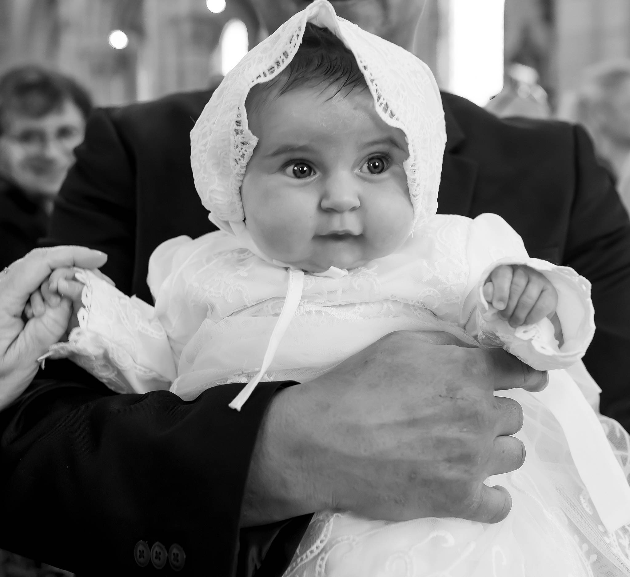 Victoire participe au concours pour gagner de l'argent avec cette photo : baby, black, black_and_white, blurred, child, event, flash_photography, fun, gesture, happy, hat, monochrome, monochrome_photography, outerwear, person, skin, stock_photography, style, thumb, toddler