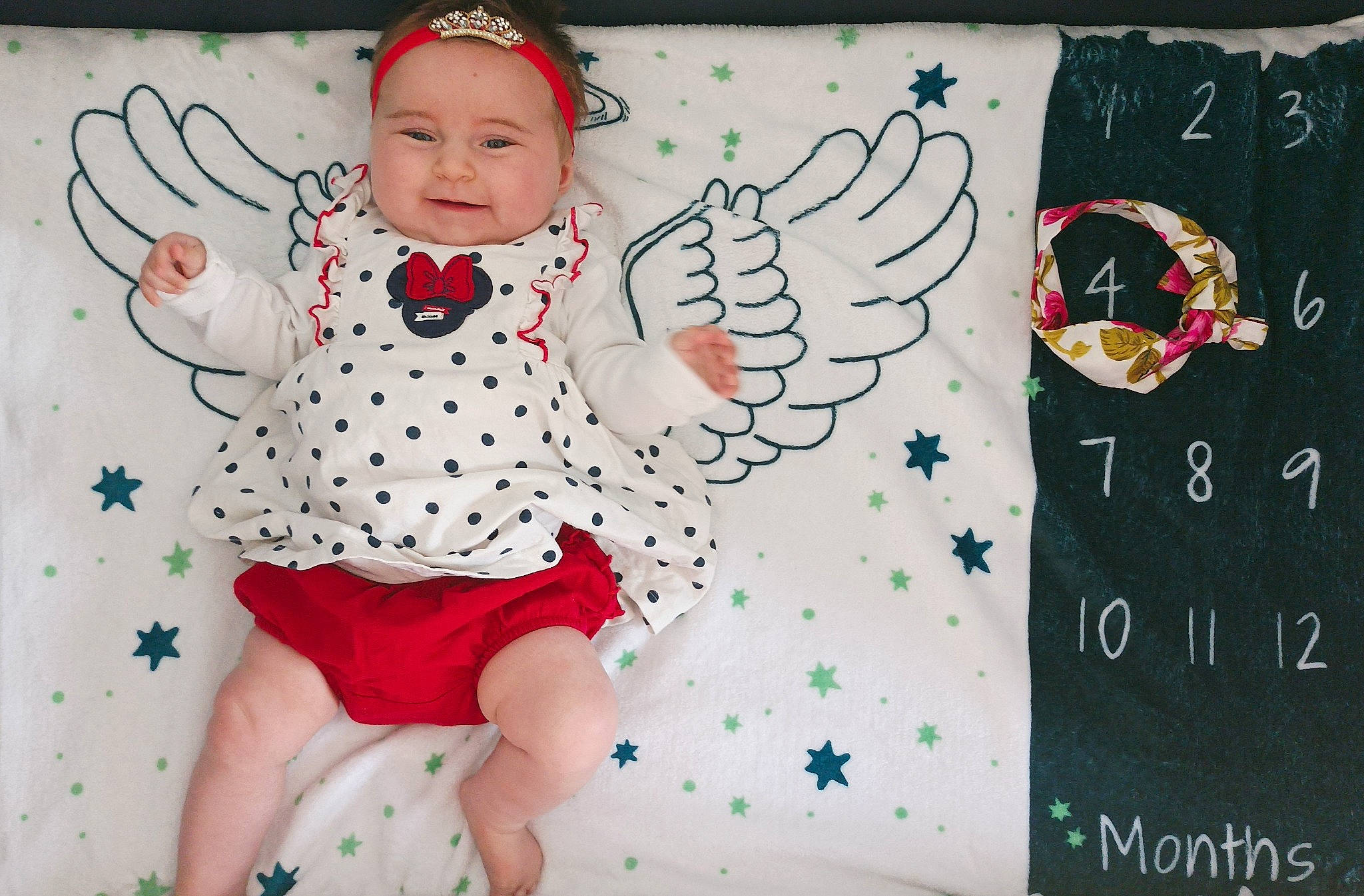 Victoire participe au concours pour gagner de l'argent avec cette photo : baby, baby_toddler_clothing, child, costume_hat, event, facial_expression, font, happy, headwear, human_leg, joy, magenta, pattern, person, photograph, pink, product, shorts, sleeve, smile