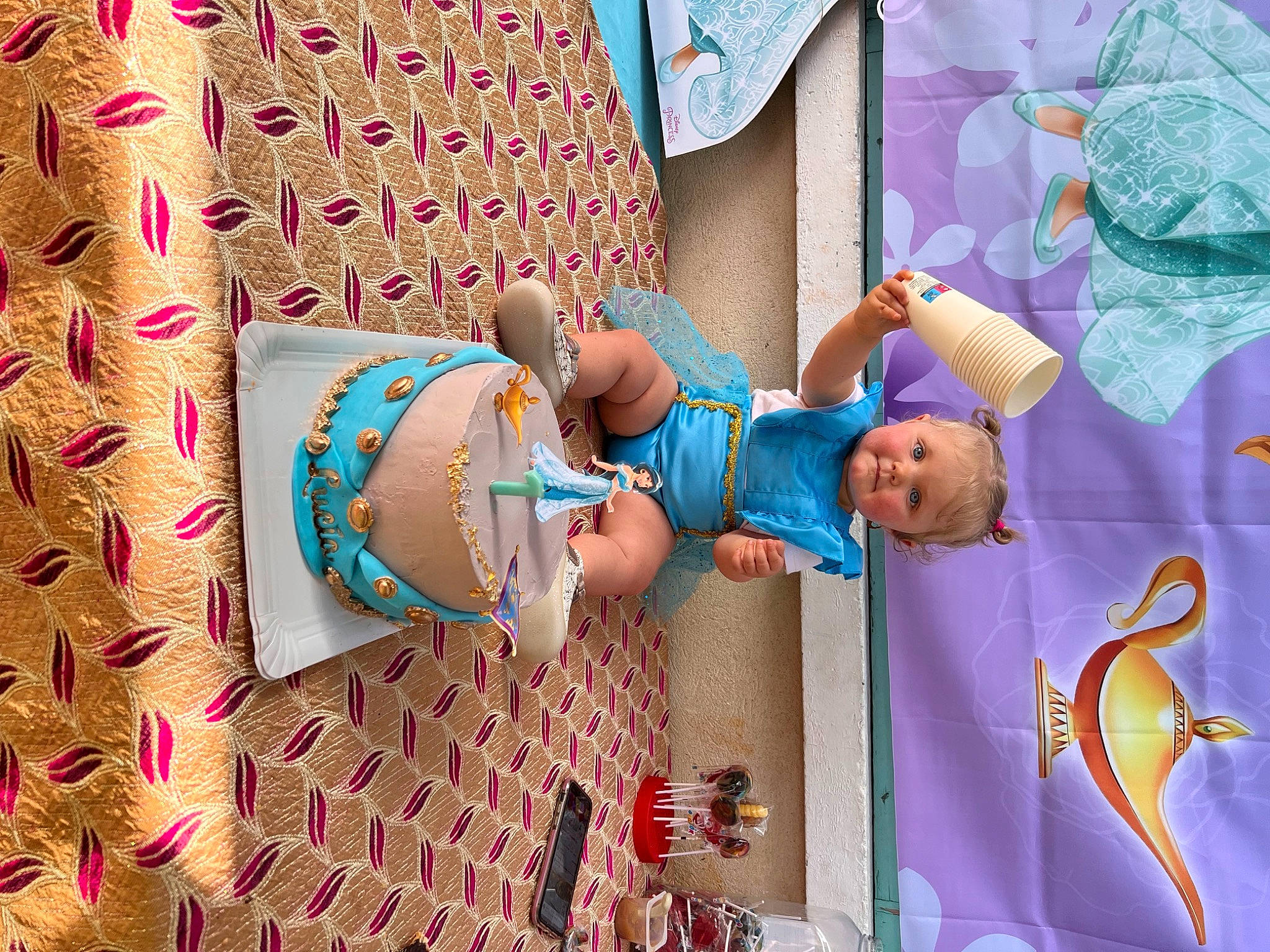 Lucía participe au concours pour gagner de l'argent avec cette photo : aqua, azure, baby, child, dress, event, fashion_design, fun, happy, leisure, magenta, party, party_supply, pattern, peach, person, pink, purple, red, room