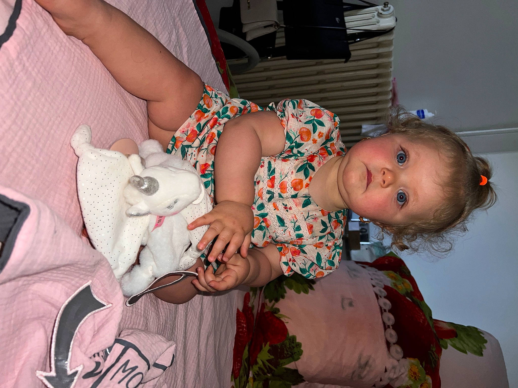 Lucía a rejoint le concours — aidez-le/la à gagner de superbes lots ! baby, baby_toddler_clothing, child, comfort, dress, fun, happy, head, human_body, joint, lap, leg, mammal, pattern, person, pink, skin, textile, thigh, toddler