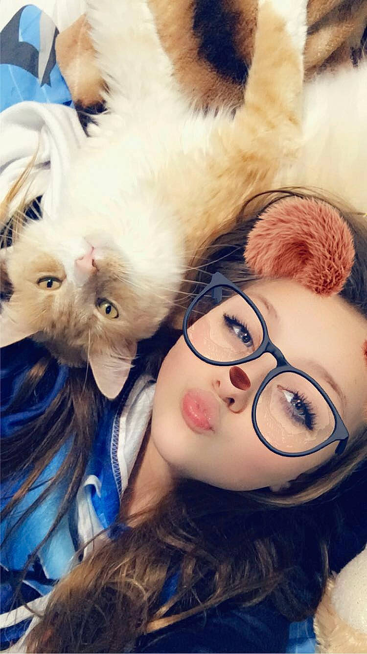 Simba is registered to the contest to win money with this photo: child, ear, eye, eyebrow, eyelash, fur, glasses, hair, nose, photography, puppy_love, selfie, snout, whiskers