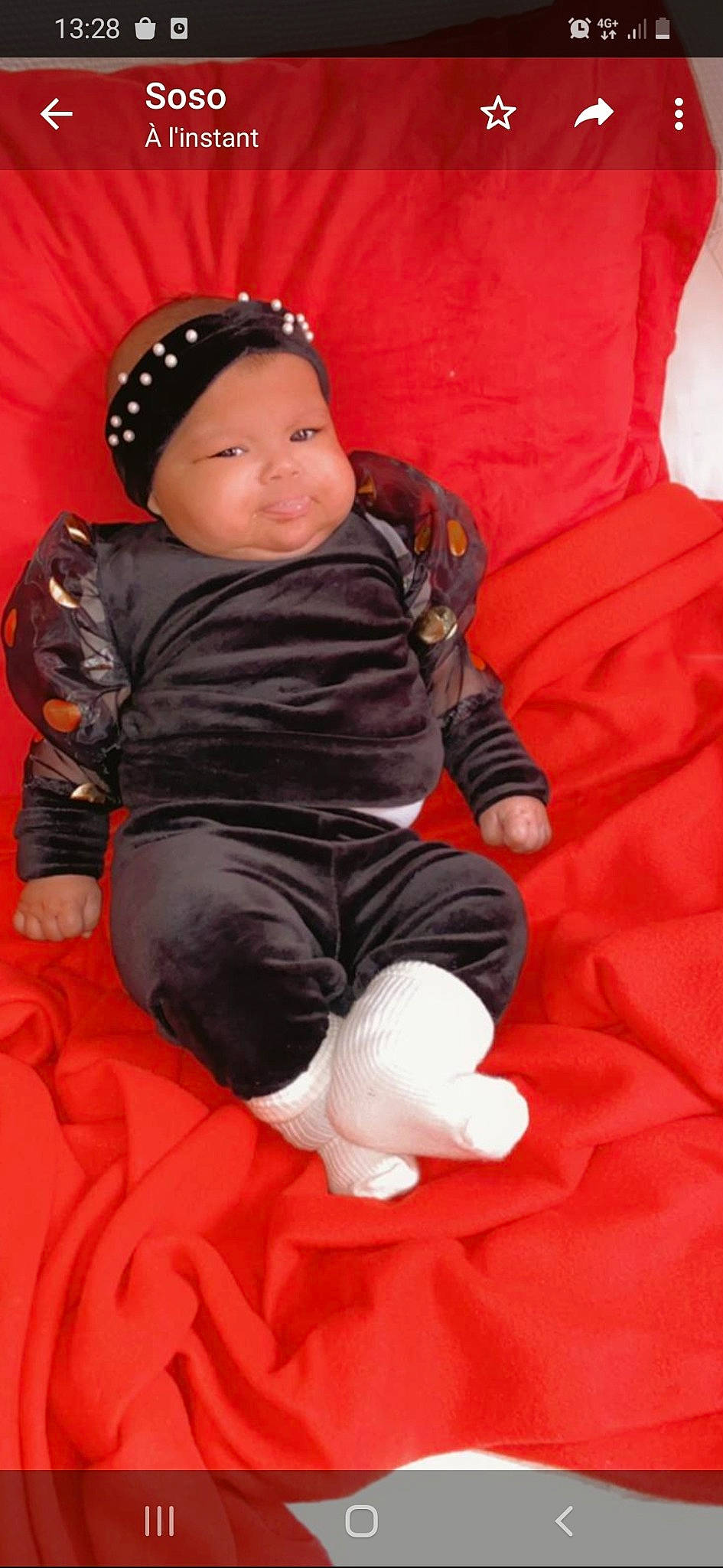 Sayana a rejoint le concours — aidez-le/la à gagner de superbes lots ! baby, child, headwear, person, sitting, toddler