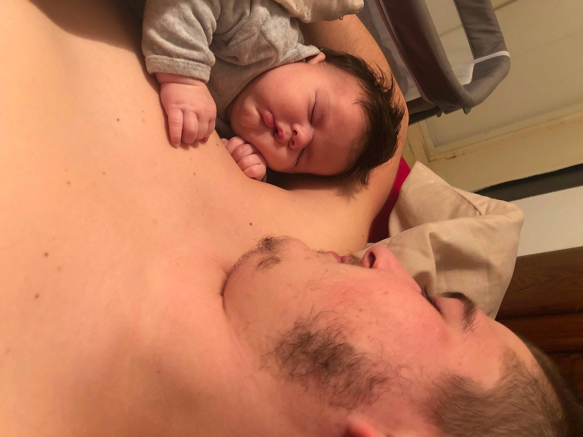 Liaam a rejoint le concours — aidez-le/la à gagner de superbes lots ! abdomen, barechested, cheek, chest, child, comfort, eyelash, facial_expression, finger, jaw, joint, mouth, muscle, neck, nose, person, room, shoulder, skin, throat