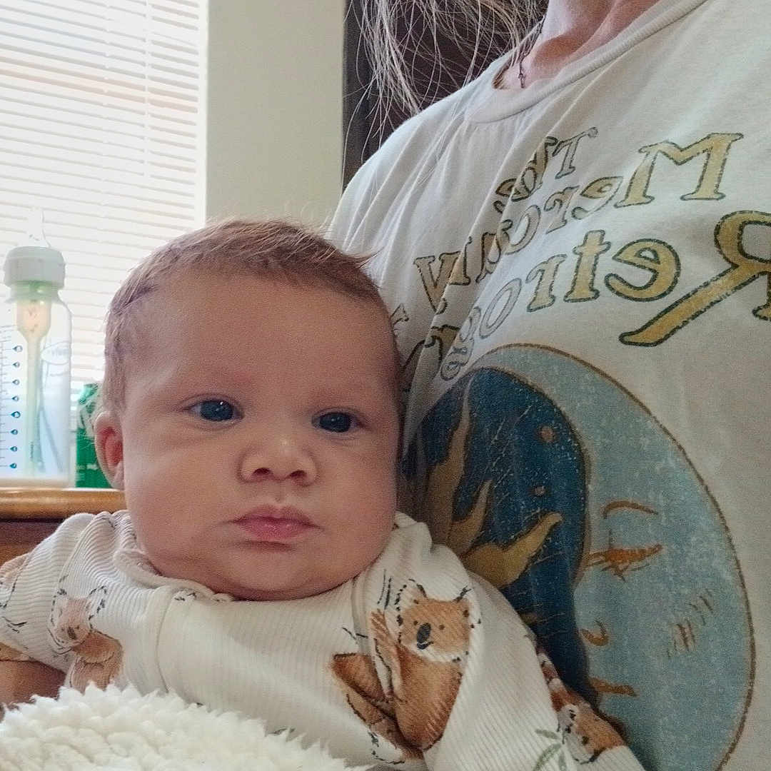 Von is registered to the contest to win money with this photo: baby, bed, bedroom, blanket, clothing, couch, cushion, face, furniture, head, homedecor, indoors, newborn, person, photography, portrait, quilt, room, shirt, t_shirt