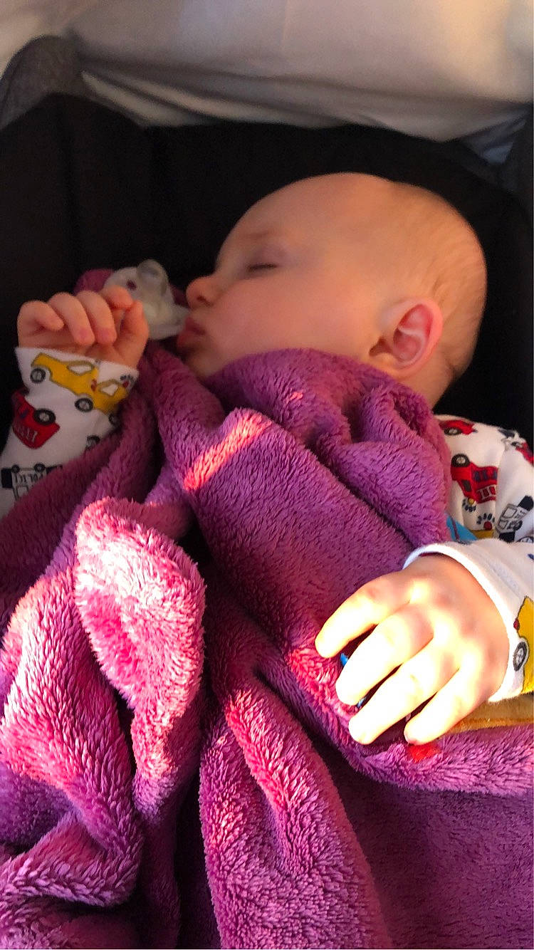 Djulian participe au concours pour gagner de l'argent avec cette photo : baby, baby_sleeping, baby_toddler_clothing, cheek, comfort, facial_expression, finger, lip, mouth, nail, nose, person, pink, product, purple, red, skin, sleeve, textile, thumb