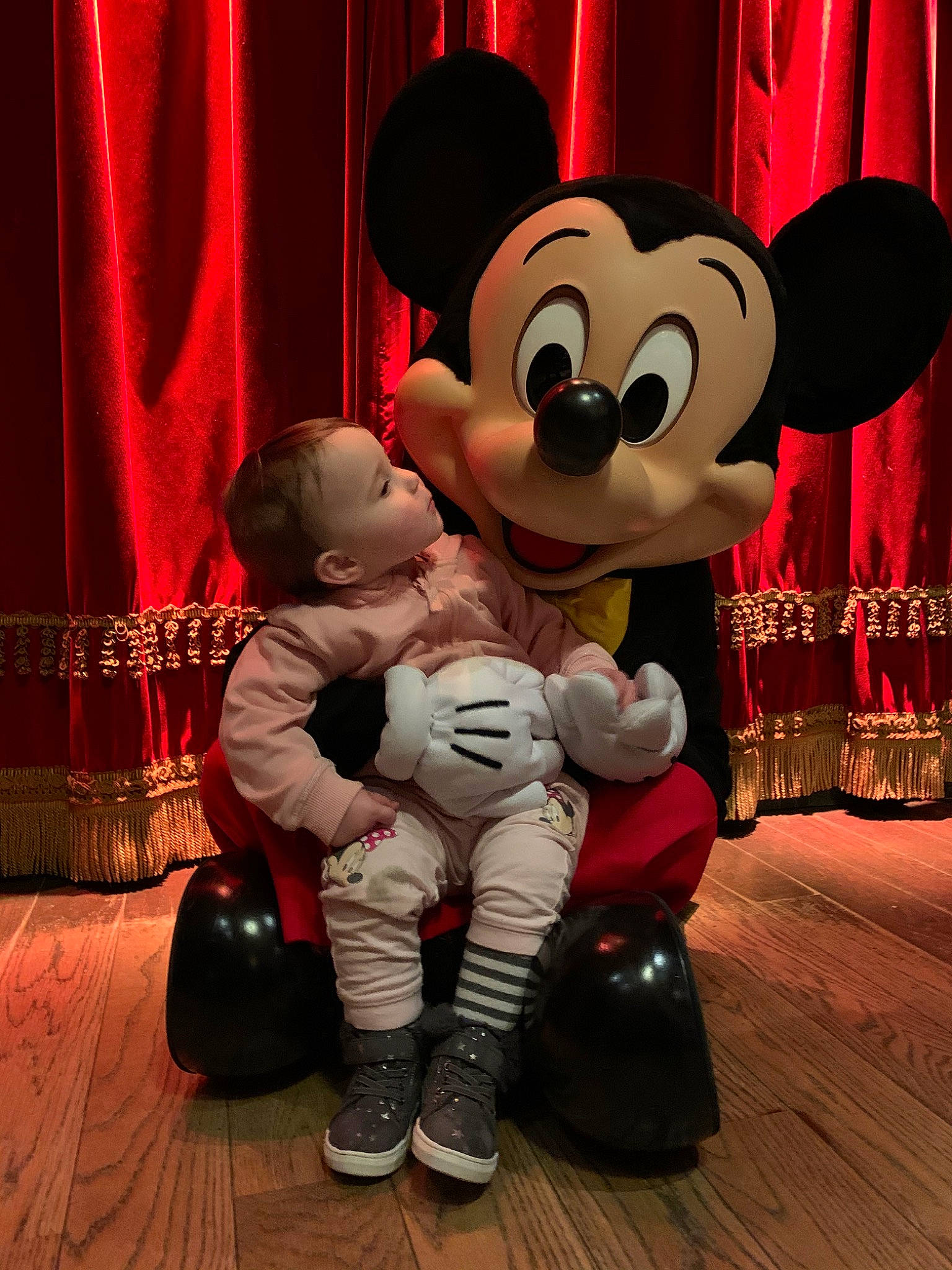 Aelya a rejoint le concours — aidez-le/la à gagner de superbes lots ! love, mascot, person, stuffed_toy, teddy_bear, toy