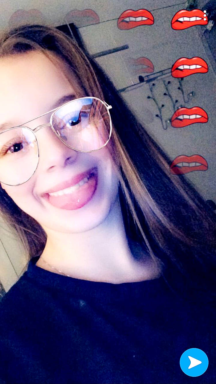 Aurélie participe au concours pour gagner de l'argent avec cette photo : beauty, black_hair, cheek, chin, cool, eye, eyebrow, eyewear, face, forehead, fun, glasses, hair, joy, lip, mouth, nose, person, photography, selfie