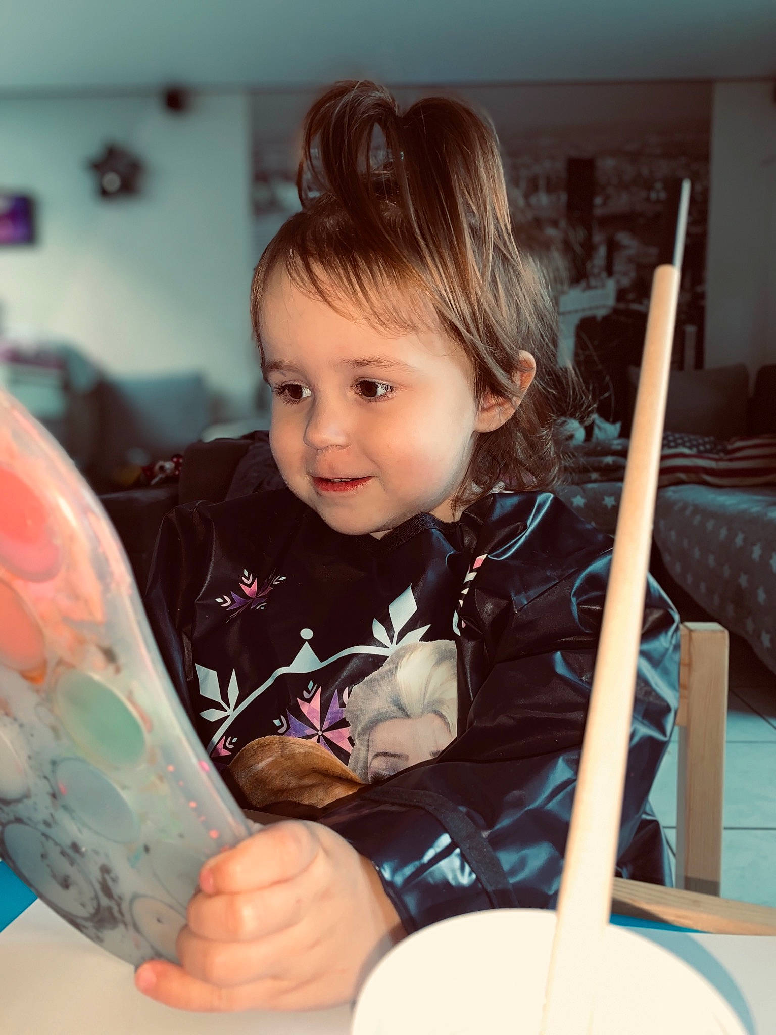 Aelya participe au concours pour gagner de l'argent avec cette photo : child, person, play, toddler