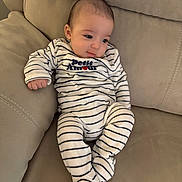 Milann a rejoint le concours — aidez-le/la à gagner de superbes lots ! baby, casual, child, comfort, couch, cute, face, furniture, home, indoor, infant, onesie, person, portrait, relaxing, seated, sofa, soft_lighting, striped_clothing, young_child
