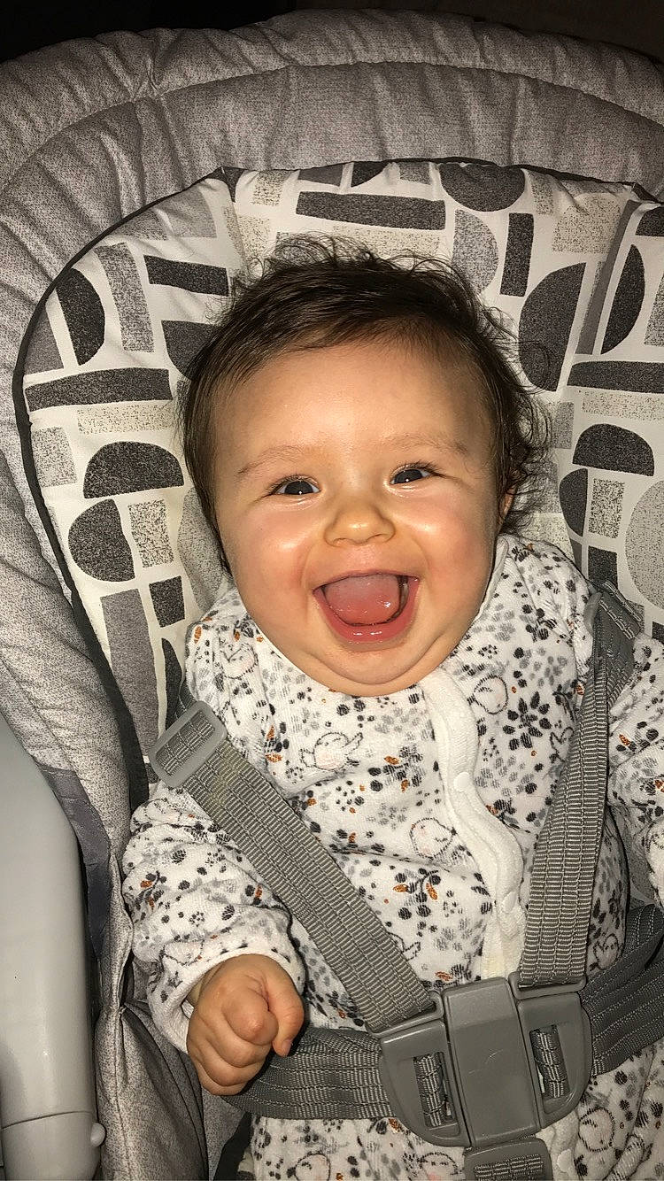 Léana a rejoint le concours — aidez-le/la à gagner de superbes lots ! baby, cheek, comfort, eye, eyebrow, flash_photography, forehead, gesture, happy, head, iris, mouth, neck, nose, organ, outerwear, person, skin, sleeve, smile