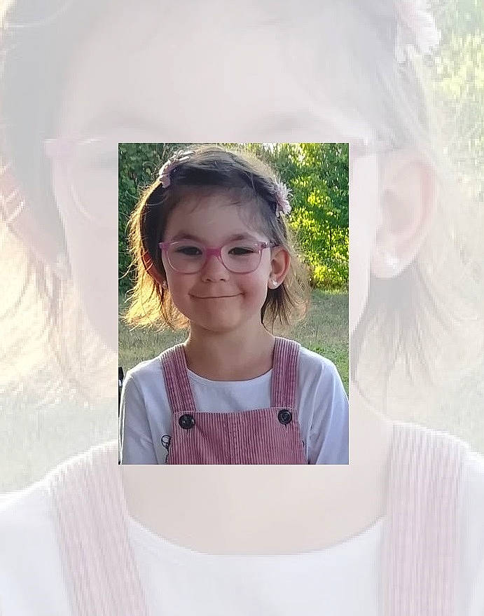 Sarah a rejoint le concours — aidez-le/la à gagner de superbes lots ! bridal_accessory, cool, event, eyewear, fashion_accessory, formal_wear, fun, glasses, hairstyle, happy, joy, leisure, magenta, neck, person, room, shoulder, skin, sleeve, smile