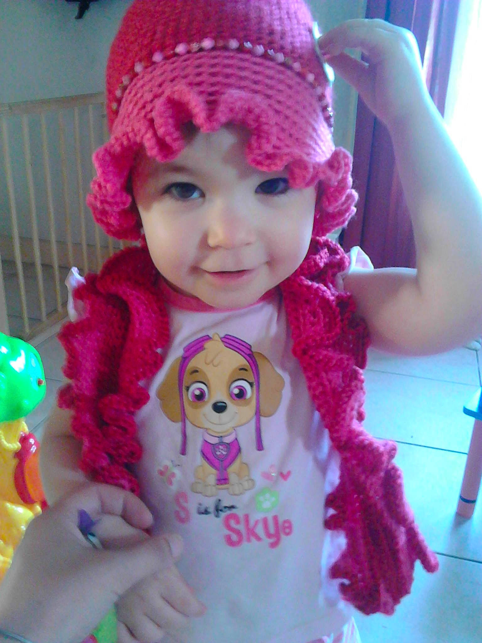 Sarah participe au concours pour gagner de l'argent avec cette photo : baby_toddler_clothing, cap, cheek, child, facial_expression, fun, happy, headgear, headwear, lip, magenta, person, pink, purple, red, skin, sleeve, smile, textile, toddler