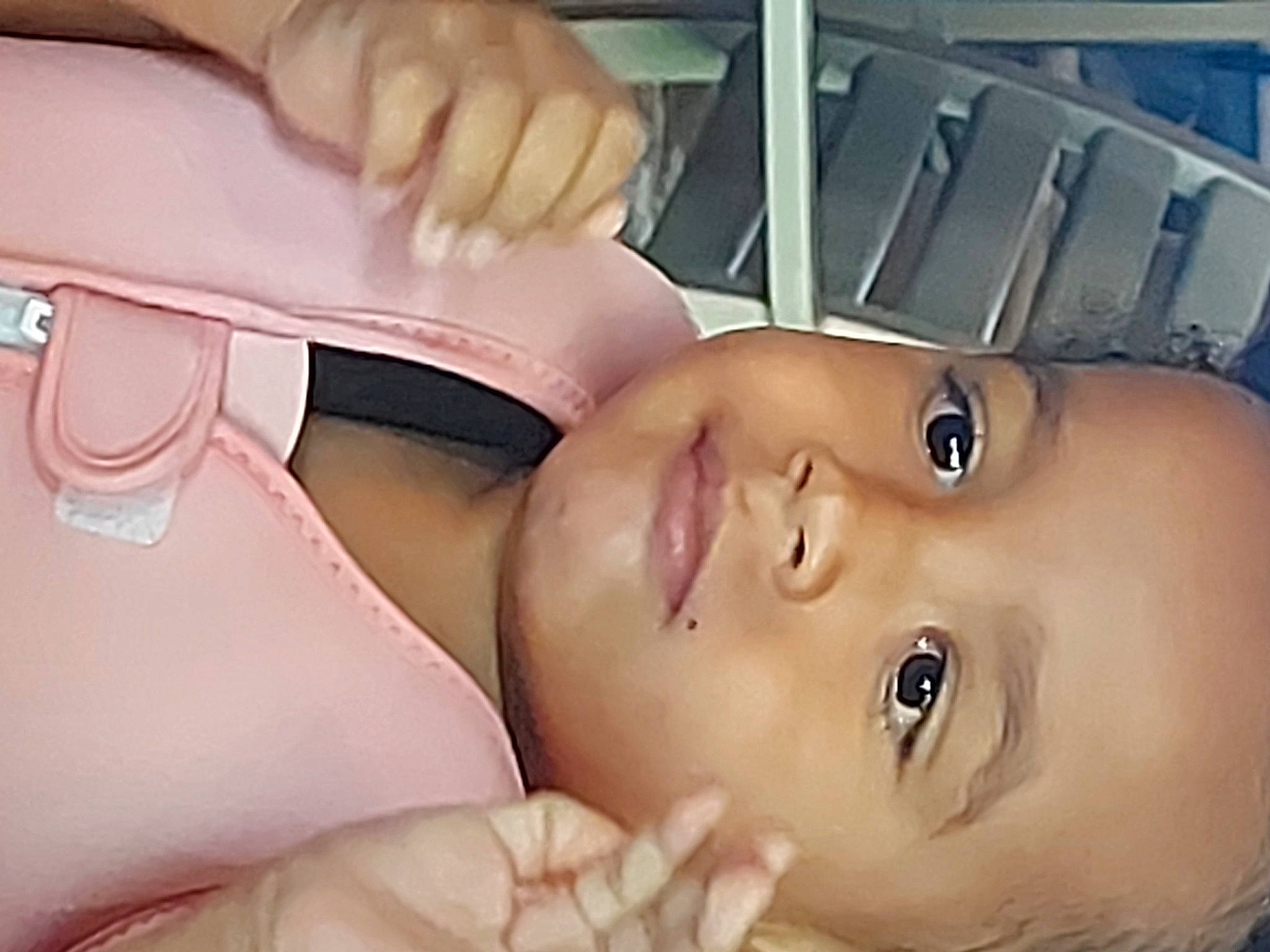 Asma a rejoint le concours — aidez-le/la à gagner de superbes lots ! cheek, chin, ear, eye, eyebrow, eyelash, finger, forehead, gesture, hand, human_body, jaw, lip, mouth, muscle, neck, nose, person, shoulder, skin